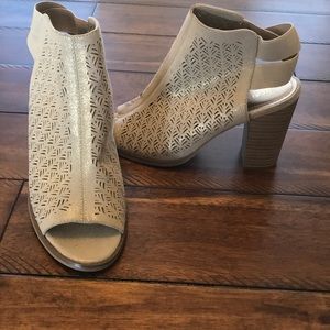 Kenneth Cole block heals